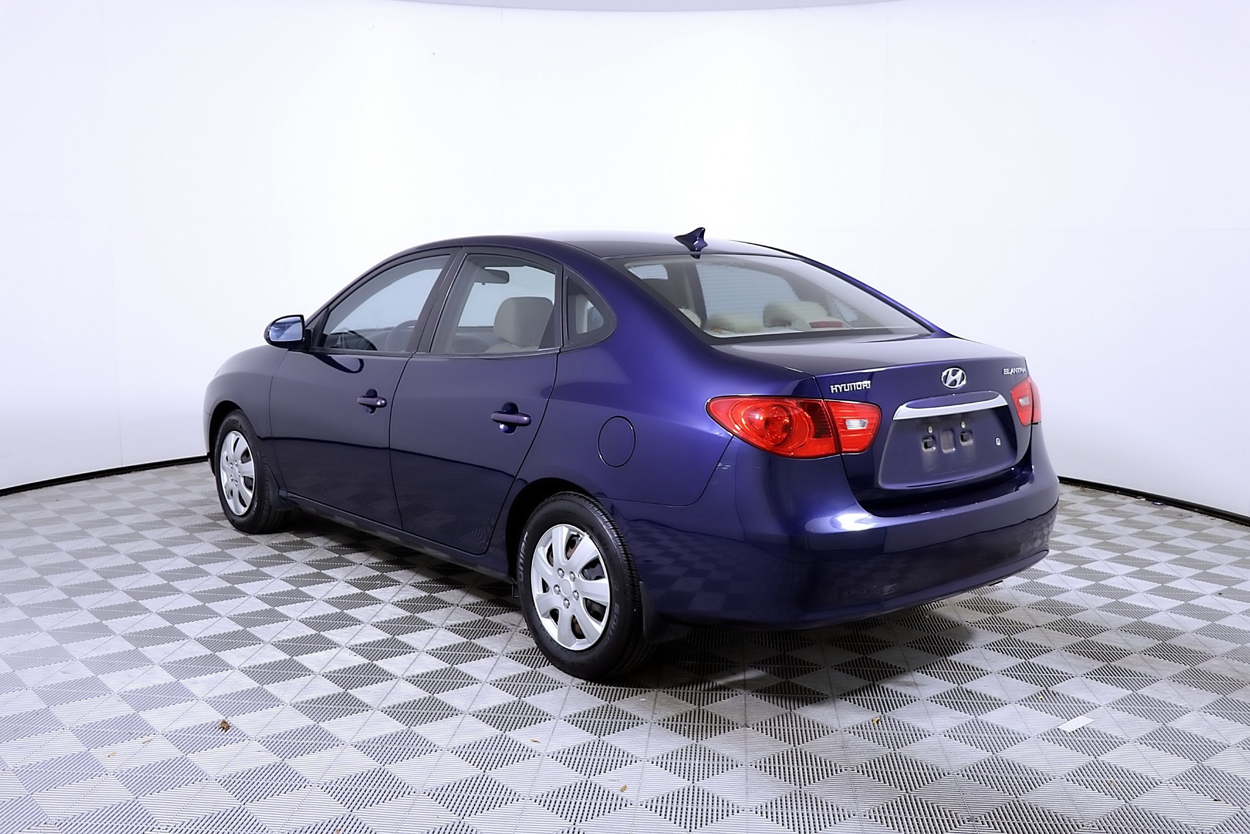 Used 2010 Hyundai Elantra GLS FWD image 9