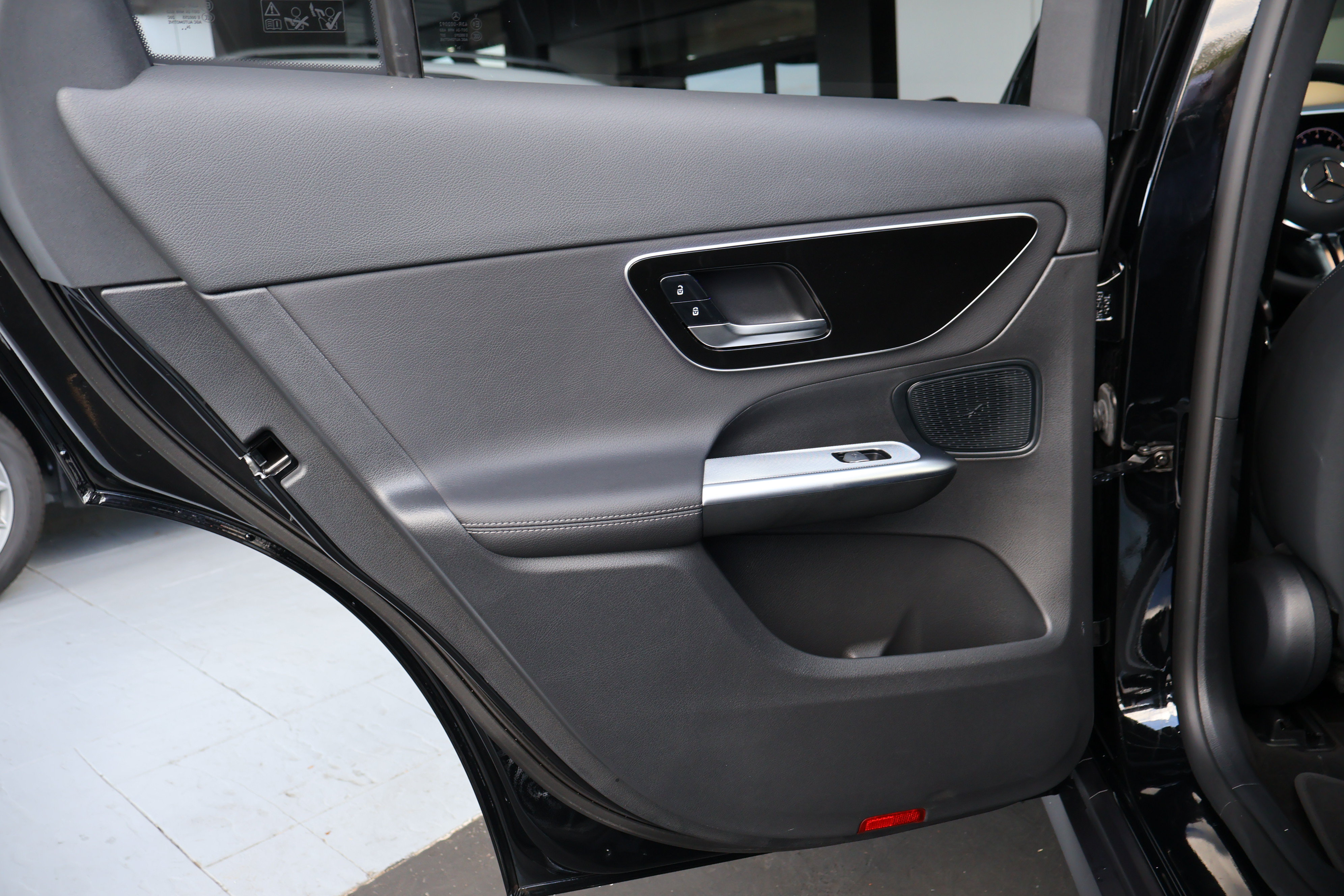 Used 2025 Mercedes-Benz GLC 300 image 16
