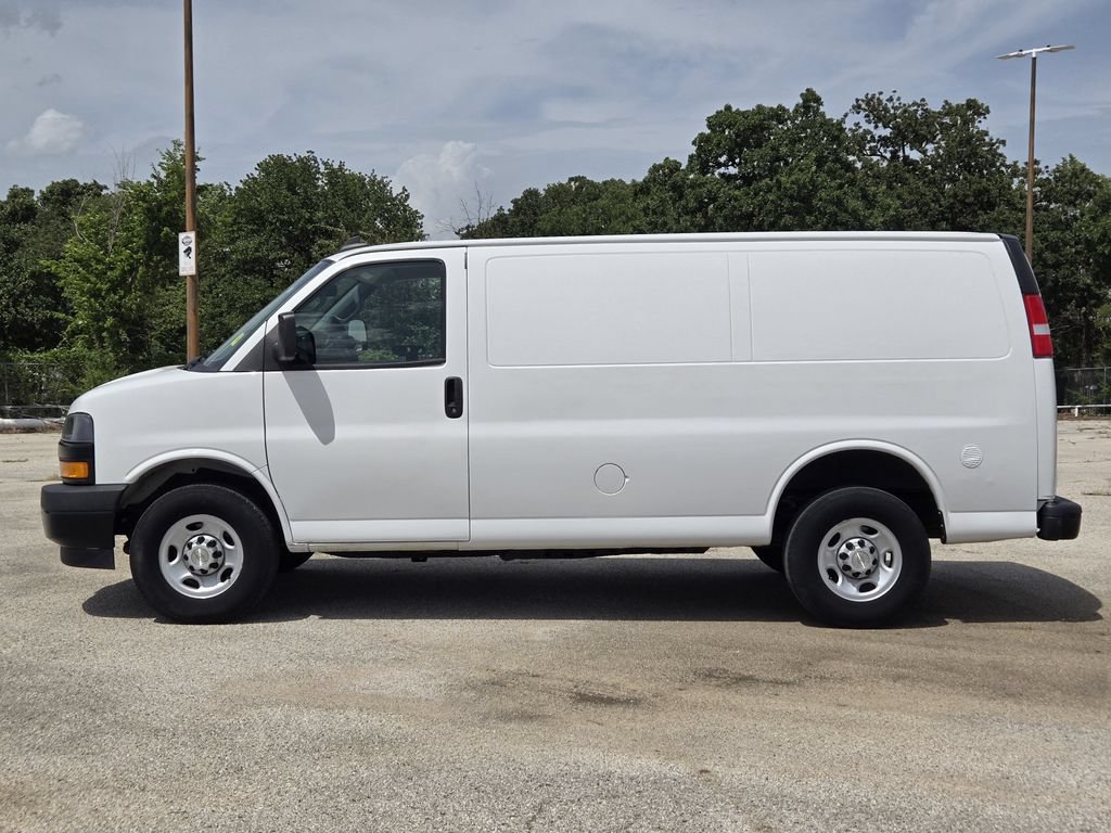 Used 2021 Chevrolet Express 2500 w/ Driver Convenience Package RWD image 4