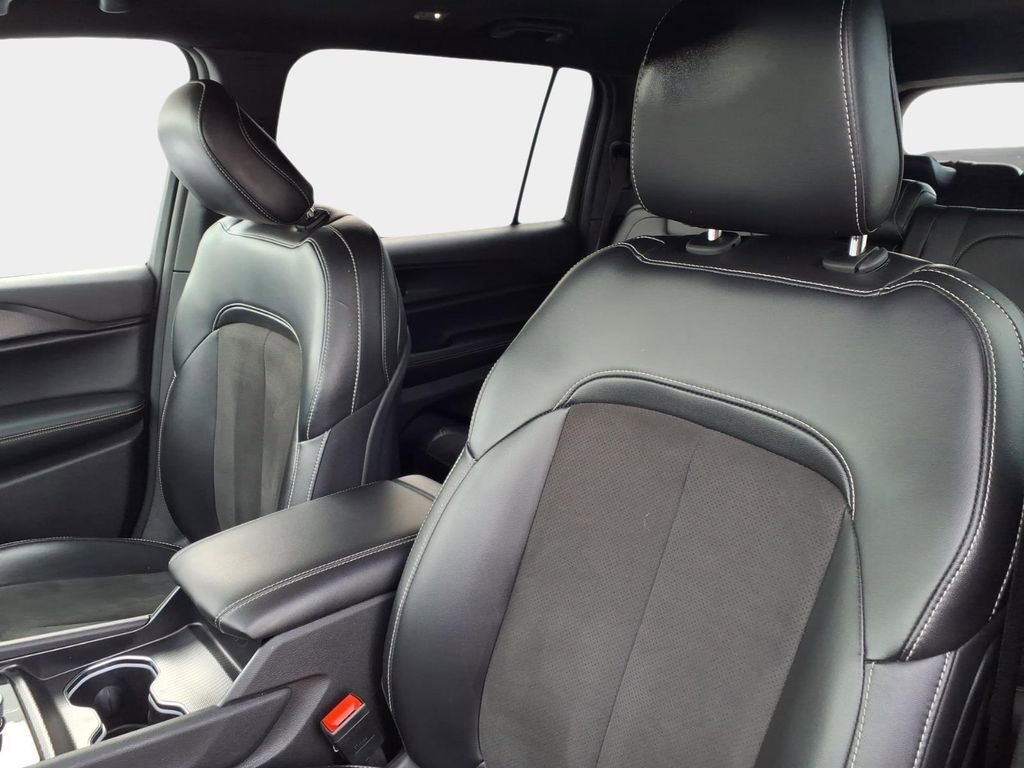 Certified 2024 Jeep Grand Cherokee L Laredo image 12