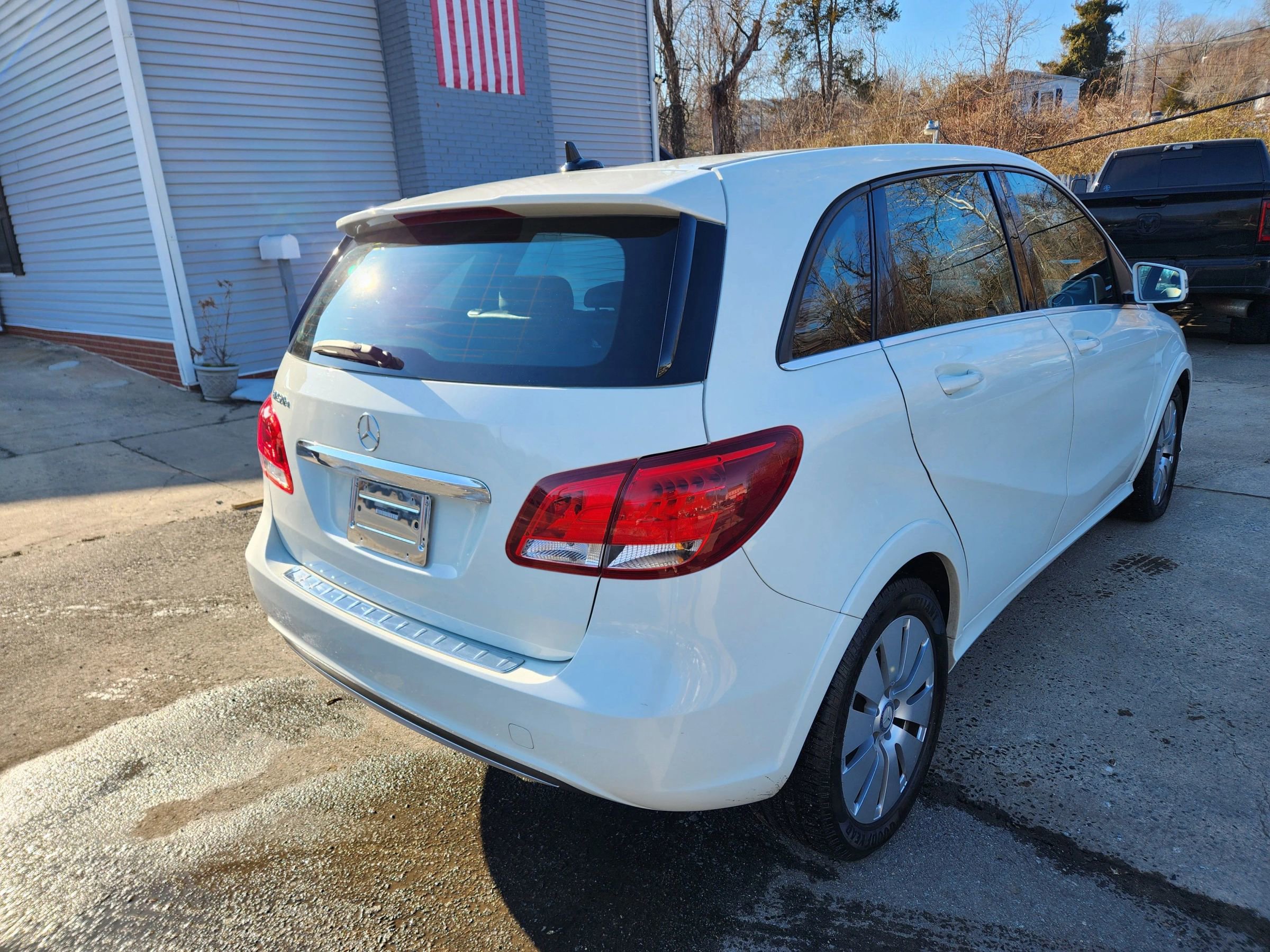 Used 2017 Mercedes-Benz B 250e image 8