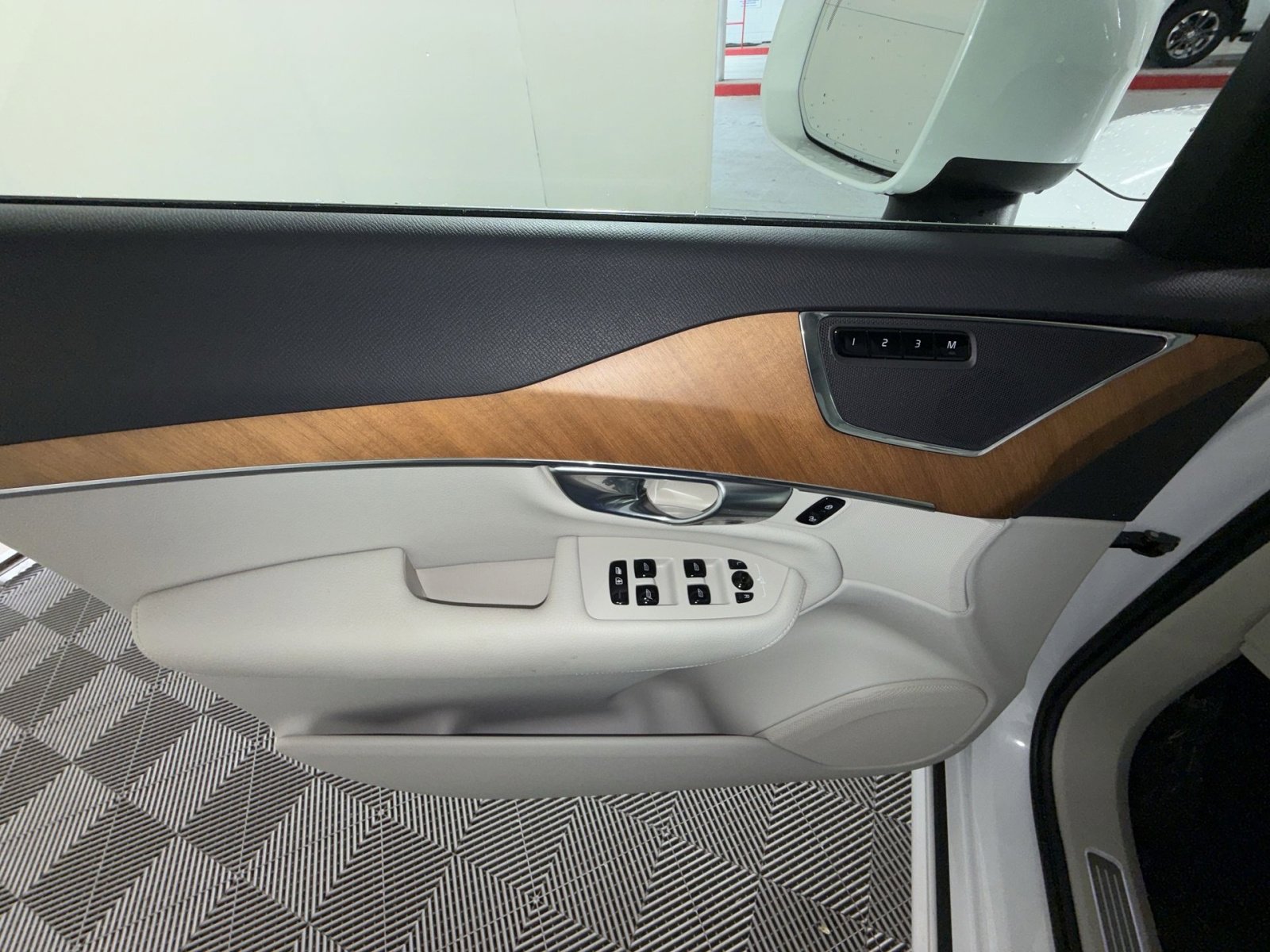 Used 2022 Volvo XC90 T6 Momentum w/ Advanced Package AWD/4WD image 15