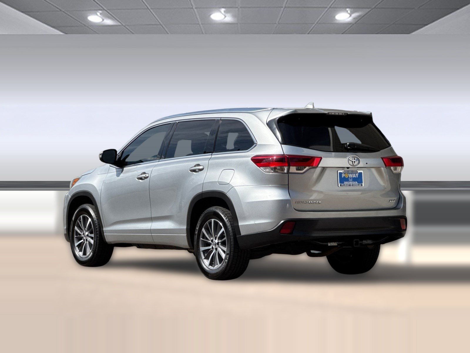 Used 2018 Toyota Highlander XLE FWD image 3