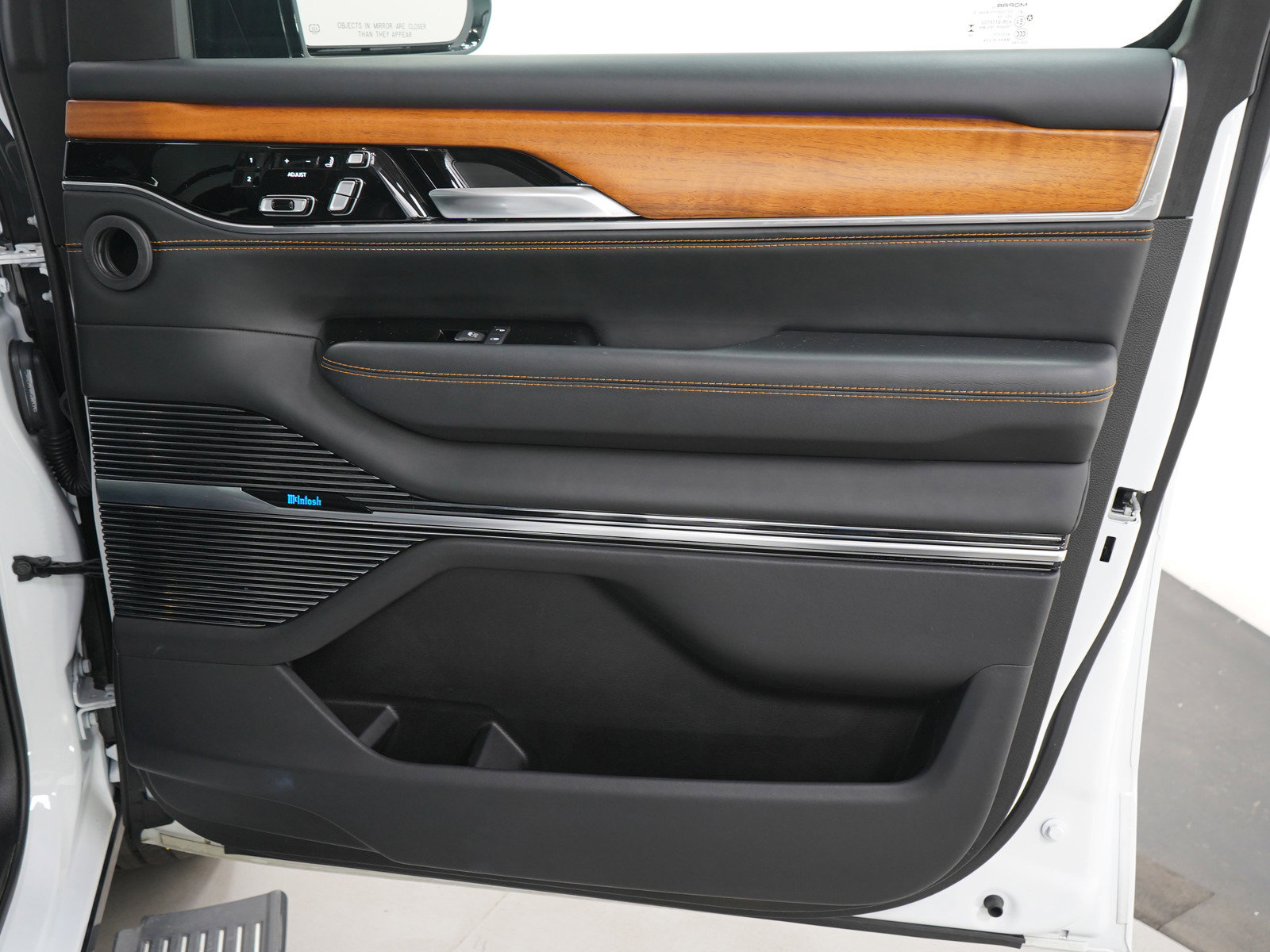 Used 2024 Jeep Grand Wagoneer L Series III image 13