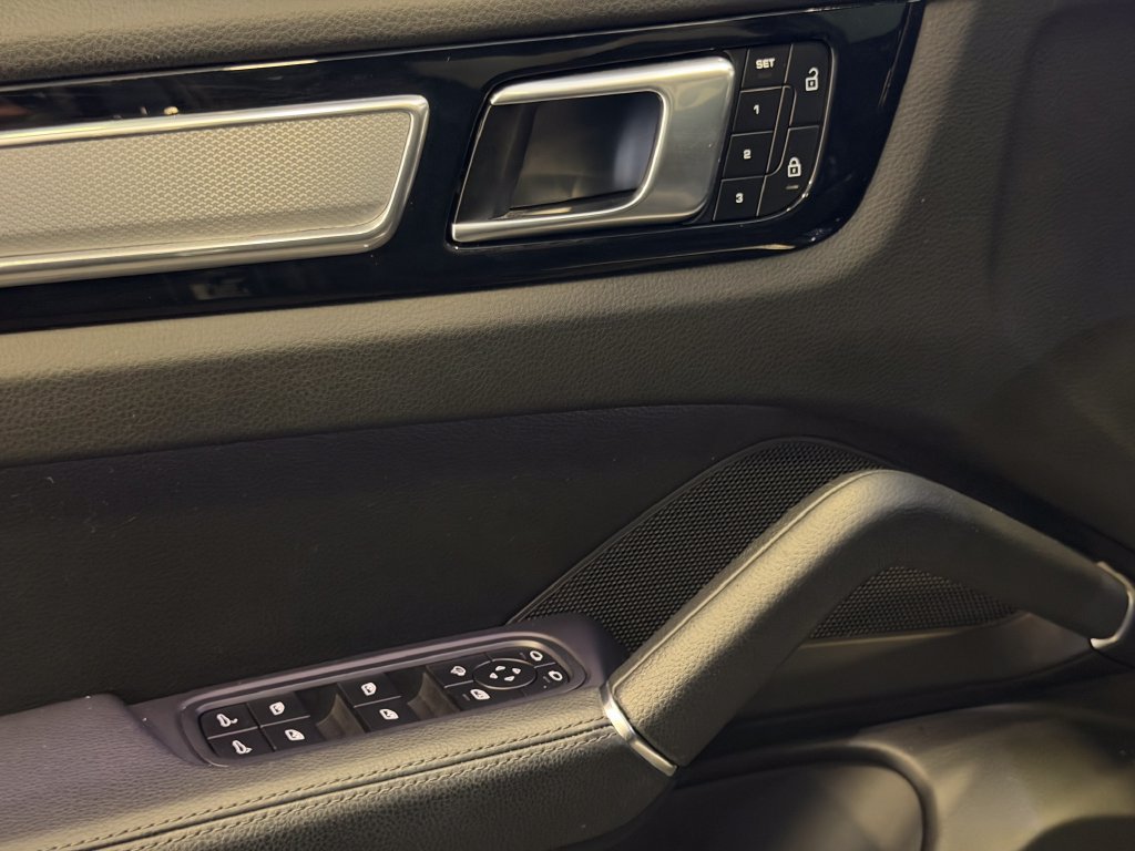 Certified 2023 Porsche Cayenne Platinum Edition AWD/4WD image 14