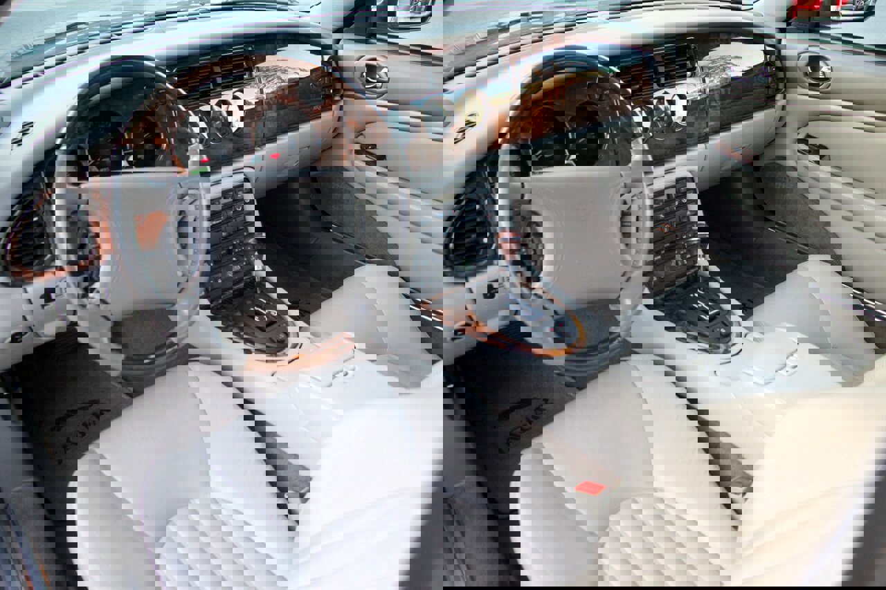 Used 1998 Jaguar XK8 Coupe image 20