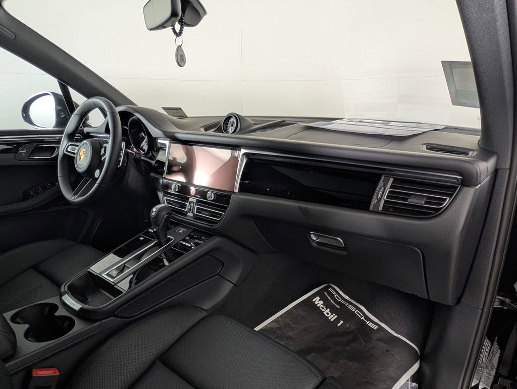 New 2026 Porsche Macan image 19