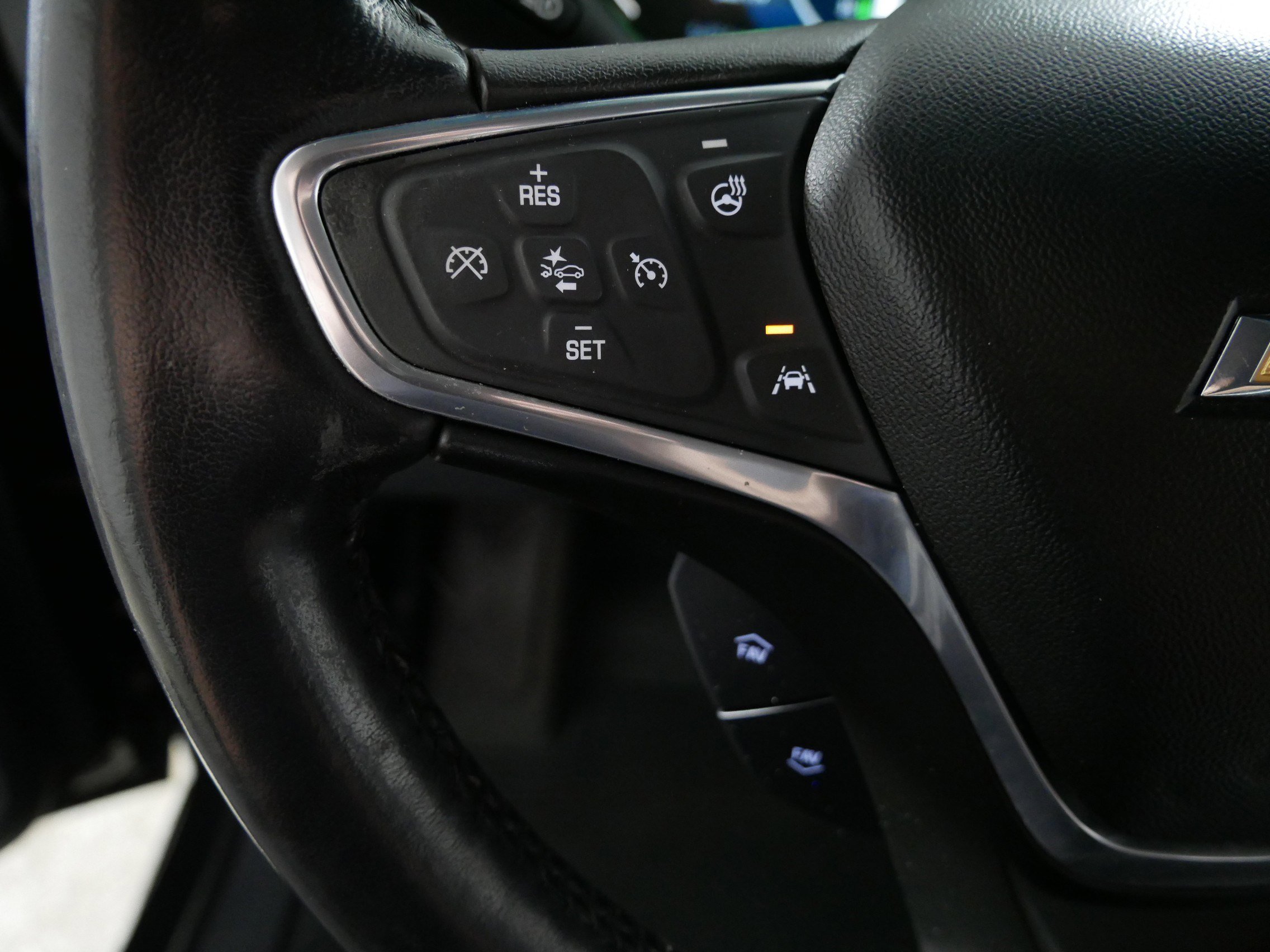 Used 2019 Chevrolet Bolt Premier w/ Infotainment Package image 28