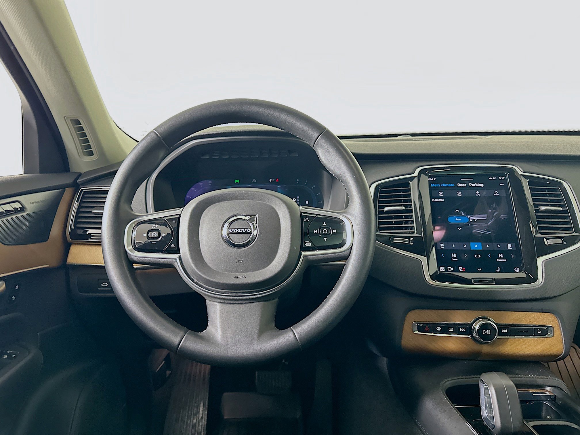 Used 2023 Volvo XC90 B6 Plus w/ Protection Package Premier image 17