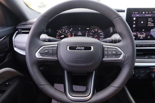 Used 2025 Jeep Compass Limited AWD/4WD image 10