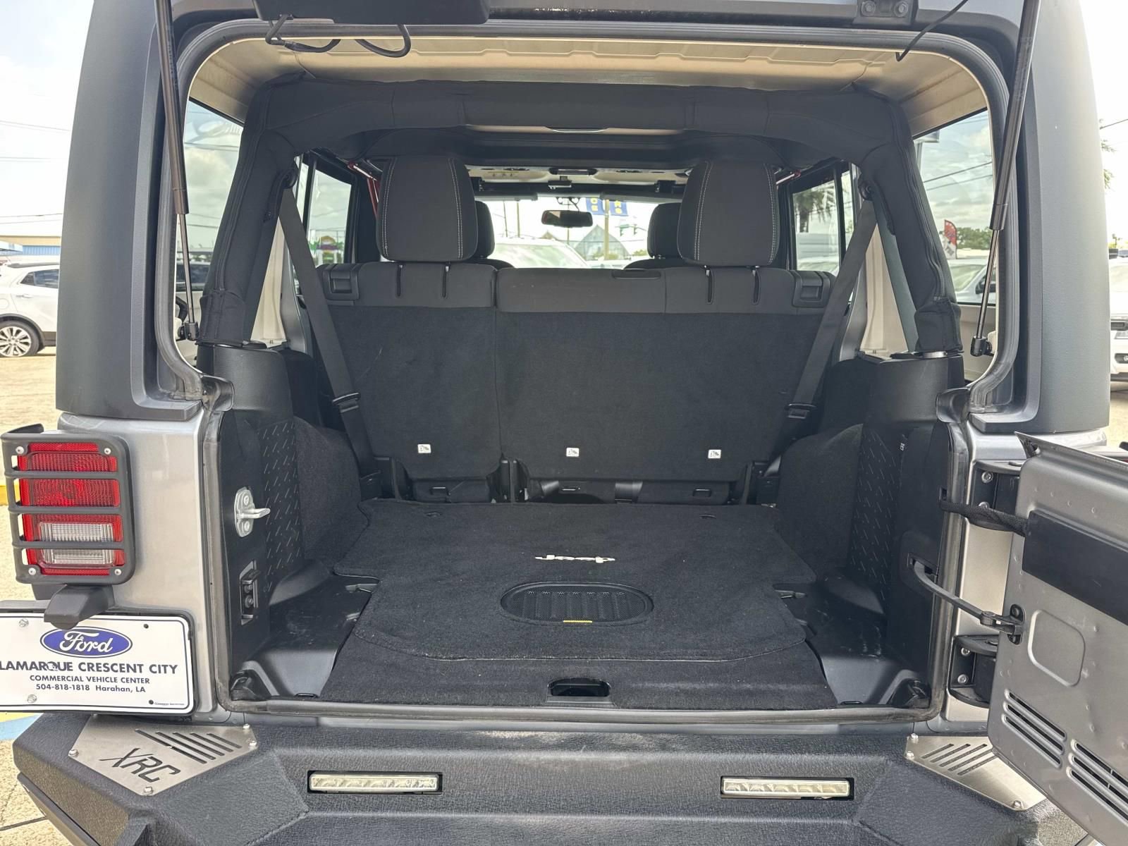 Used 2015 Jeep Wrangler Unlimited Rubicon w/ Connectivity Group AWD/4WD image 11