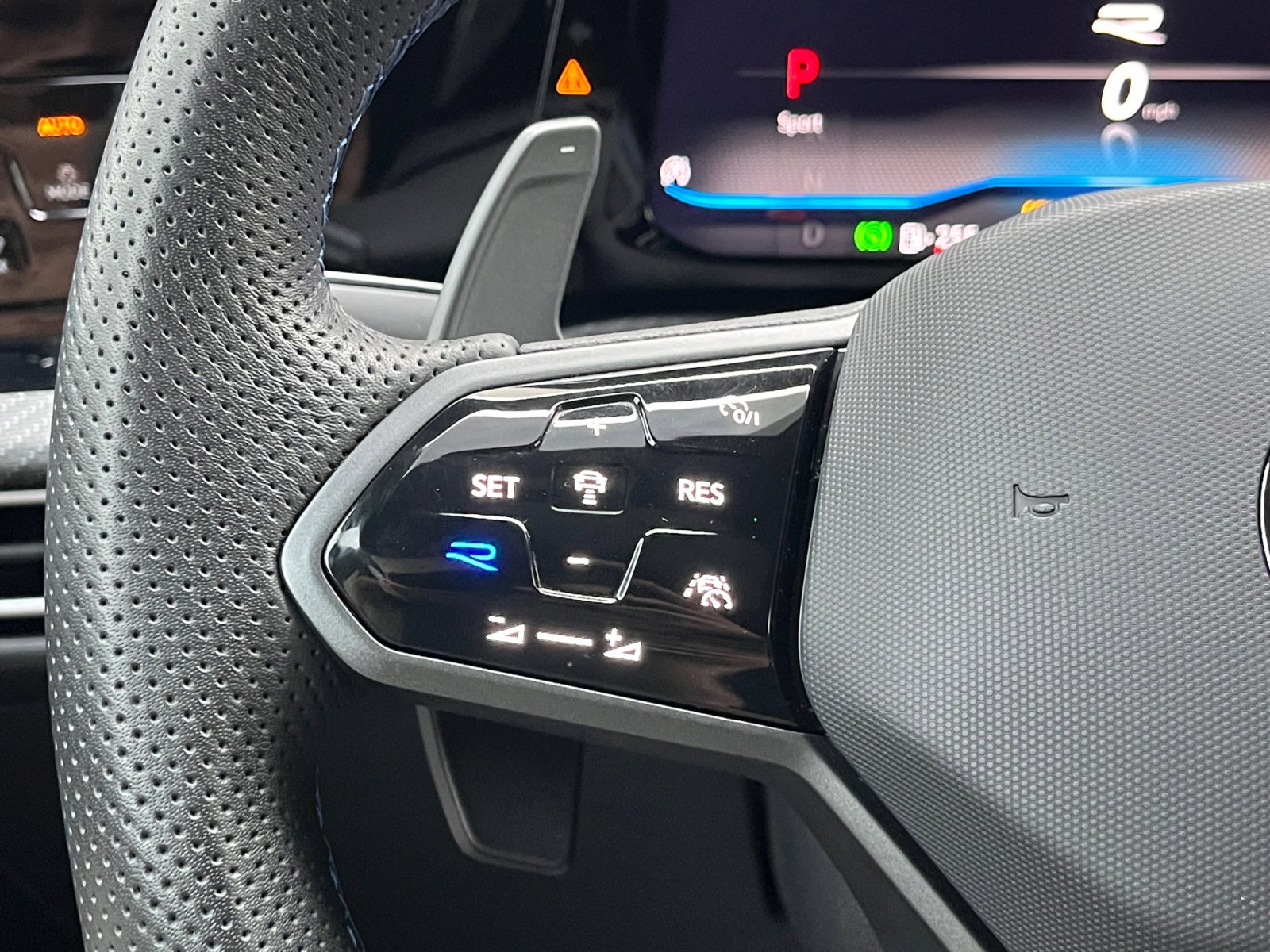 Used 2024 Volkswagen Golf R image 17