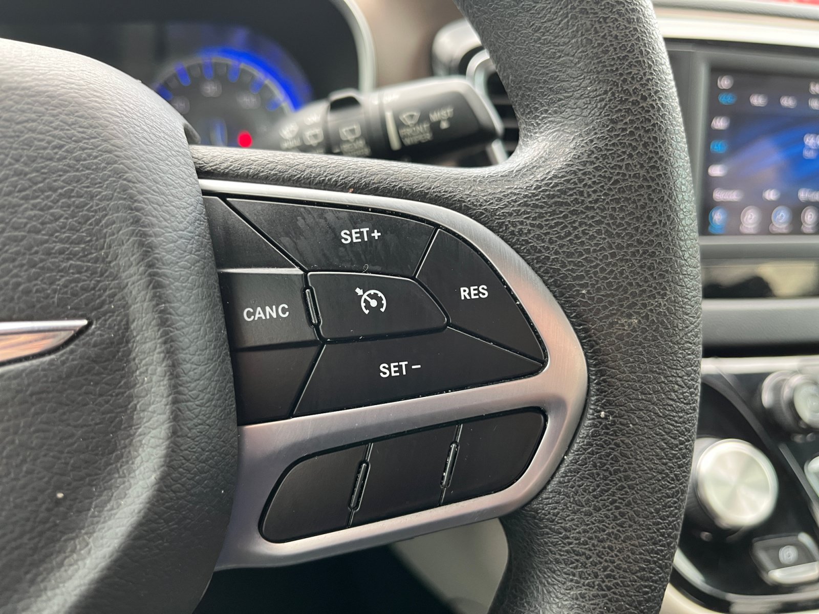 Used 2018 Chrysler Pacifica Touring Plus w/ Tire & Wheel Group FWD image 20