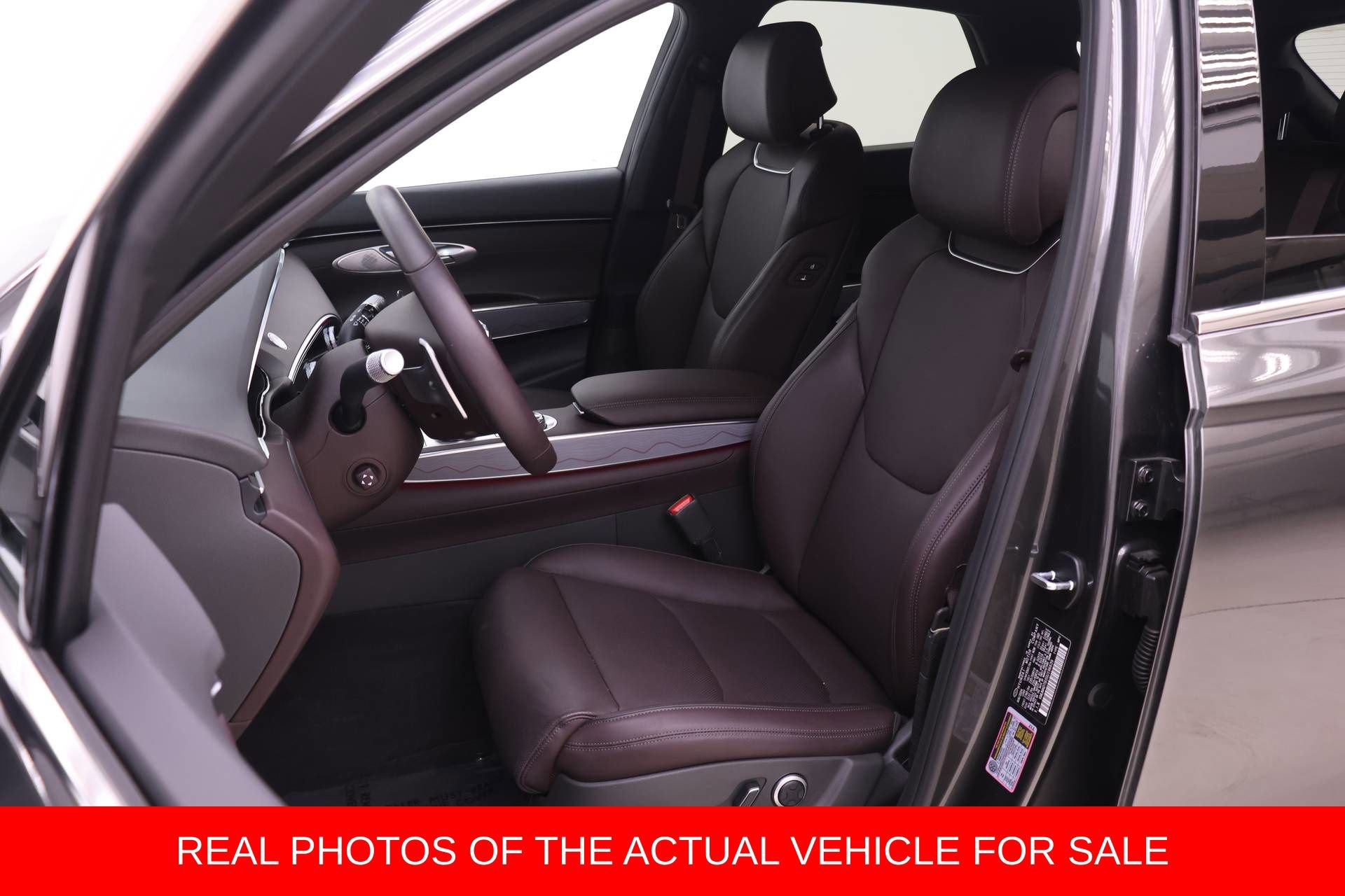 Used 2025 Genesis GV70 2.5T w/ Advanced Package AWD/4WD image 4