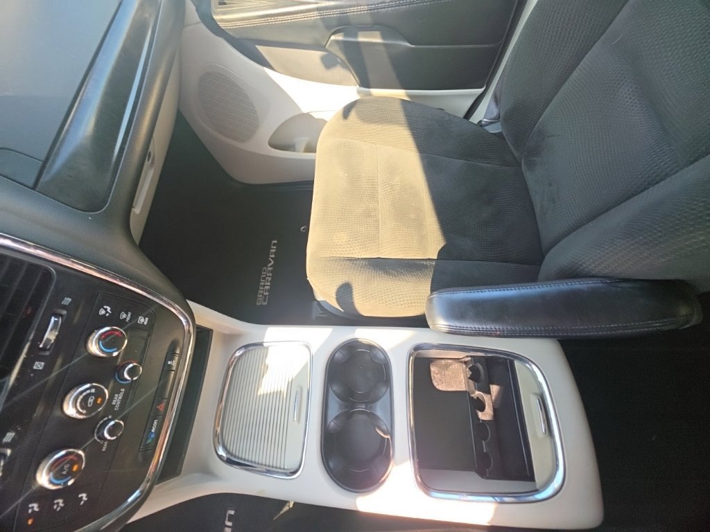 Used 2015 Dodge Grand Caravan SXT w/ Rear Park Assist Package FWD image 22