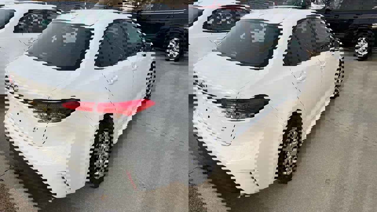 Used 2025 Toyota Corolla LE image 6