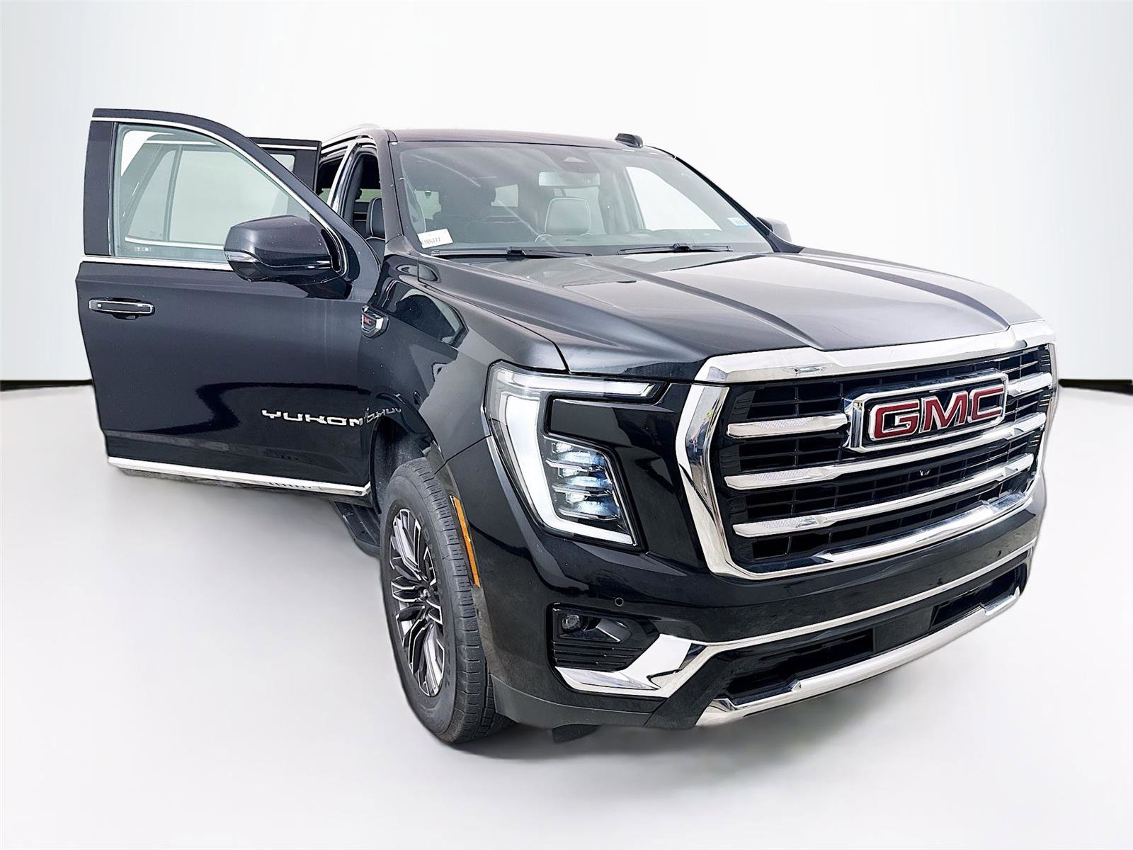 Used 2025 GMC Yukon Elevation image 17