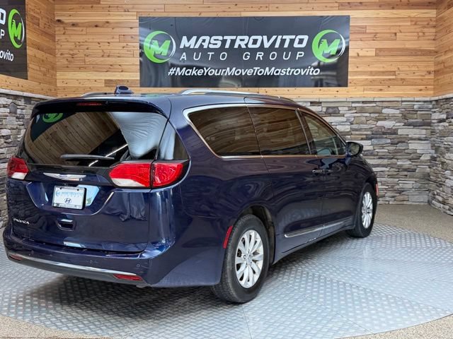 Used 2018 Chrysler Pacifica Touring-L FWD image 12