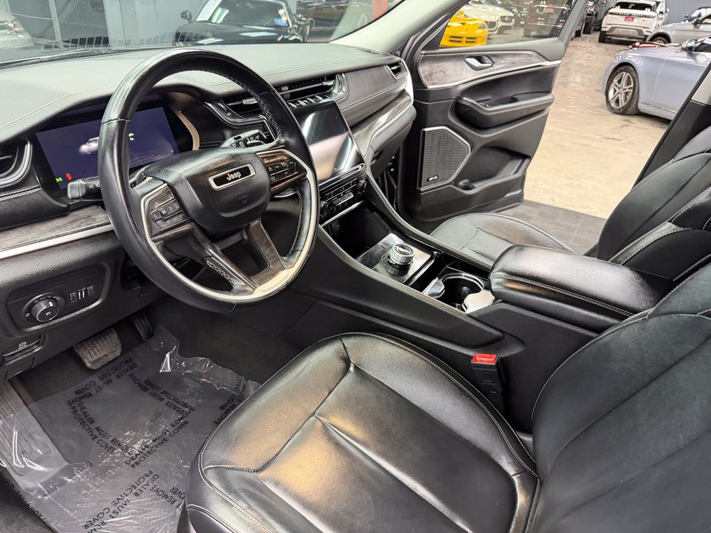 Used 2022 Jeep Grand Cherokee L Limited w/ Black Appearance Package RWD image 31