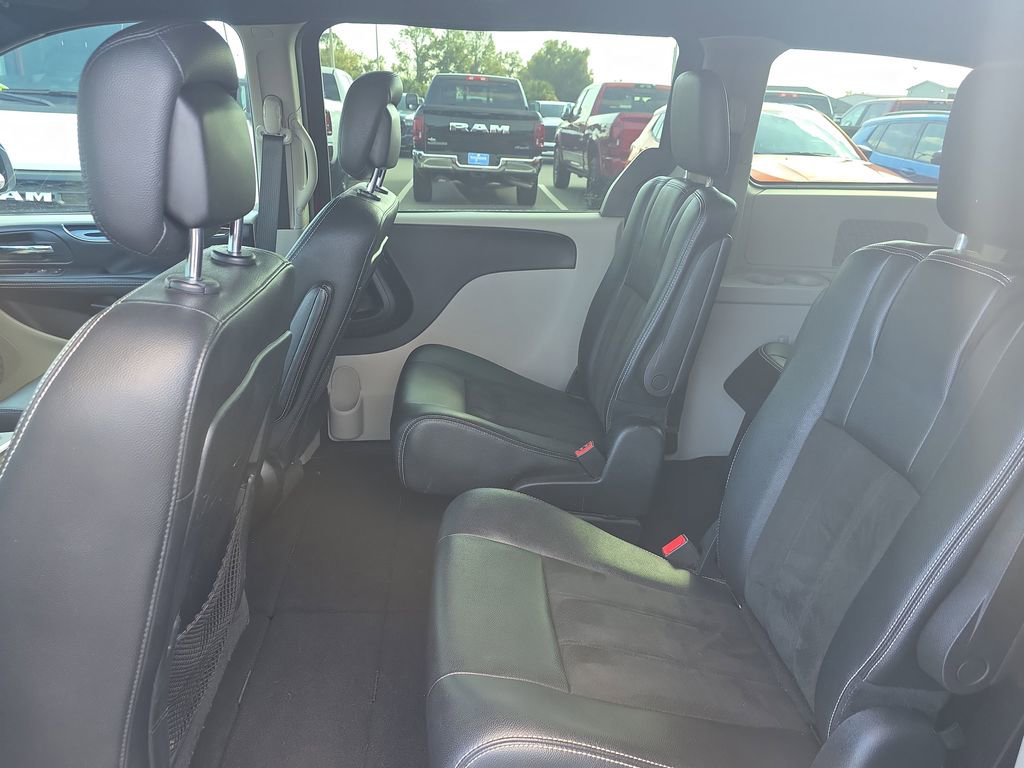 Used 2019 Dodge Grand Caravan SXT image 9