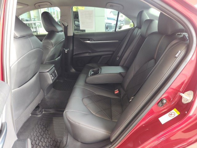Certified 2018 Toyota Camry XLE FWD image 17