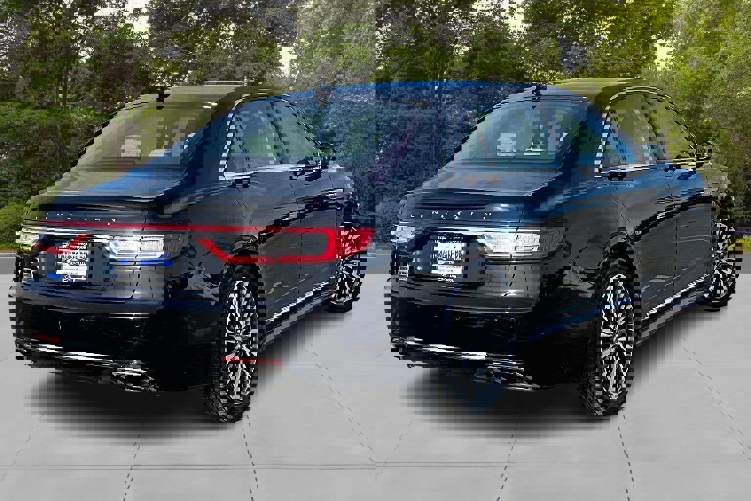 Used 2019 Lincoln Continental Select image 5