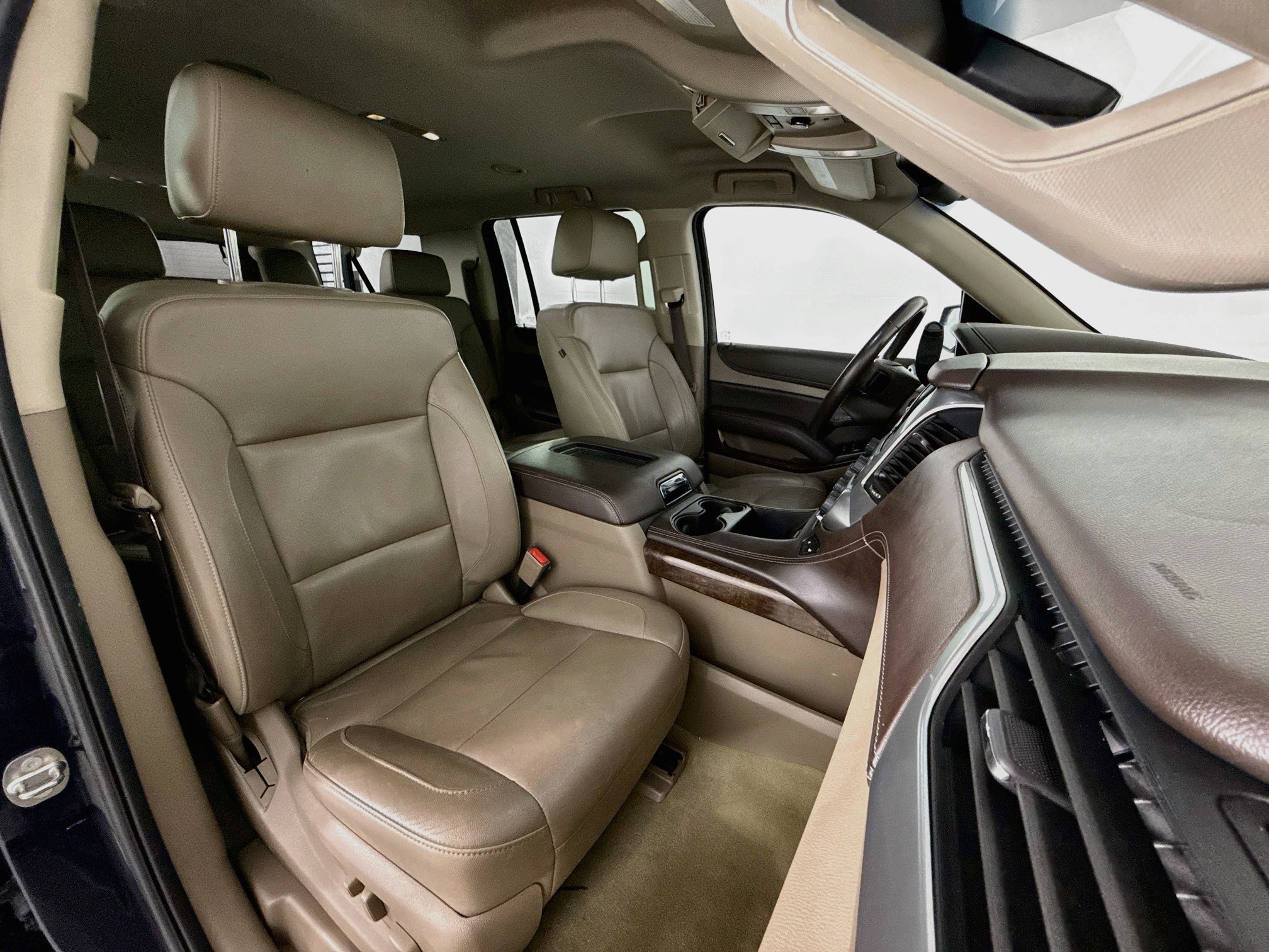 Used 2017 Chevrolet Suburban LT RWD image 27