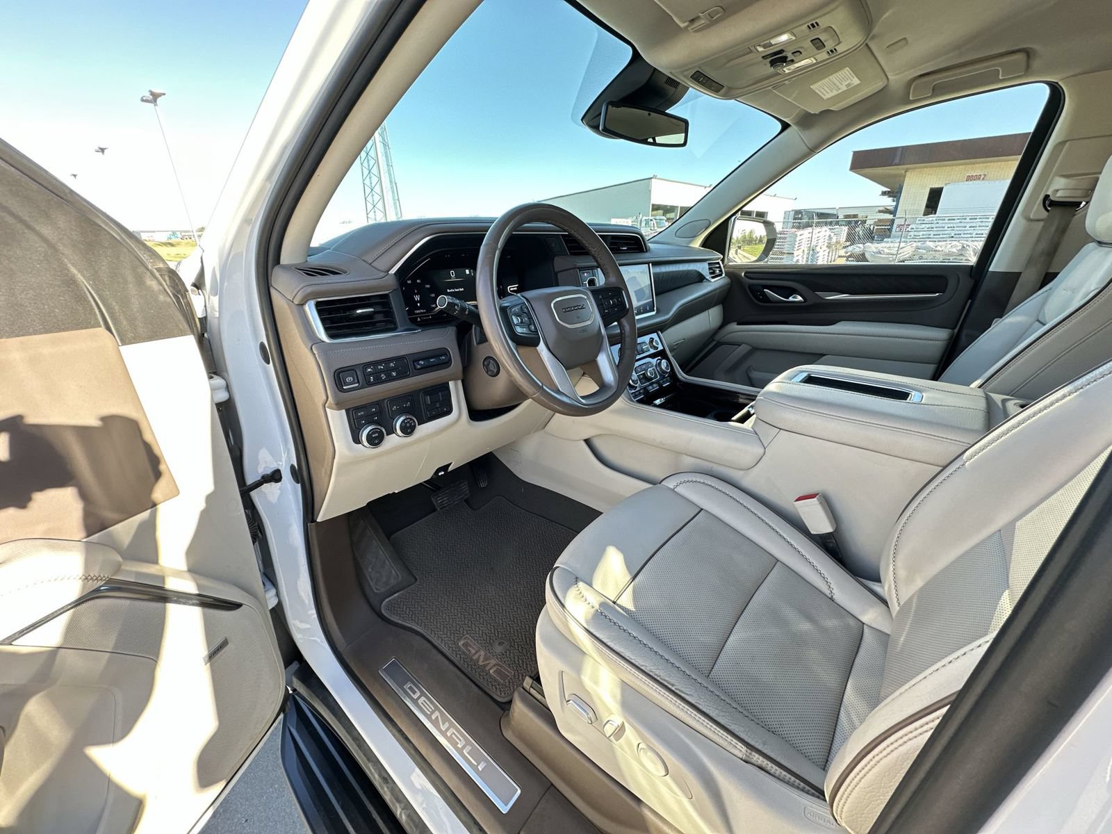 Used 2023 GMC Yukon XL Denali w/ Max Trailering Package AWD/4WD image 10