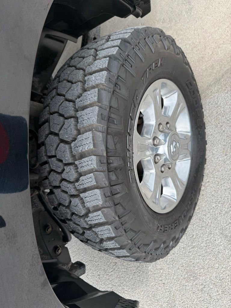 Used 2019 RAM 2500 Laramie w/ Black Appearance Package AWD/4WD image 9