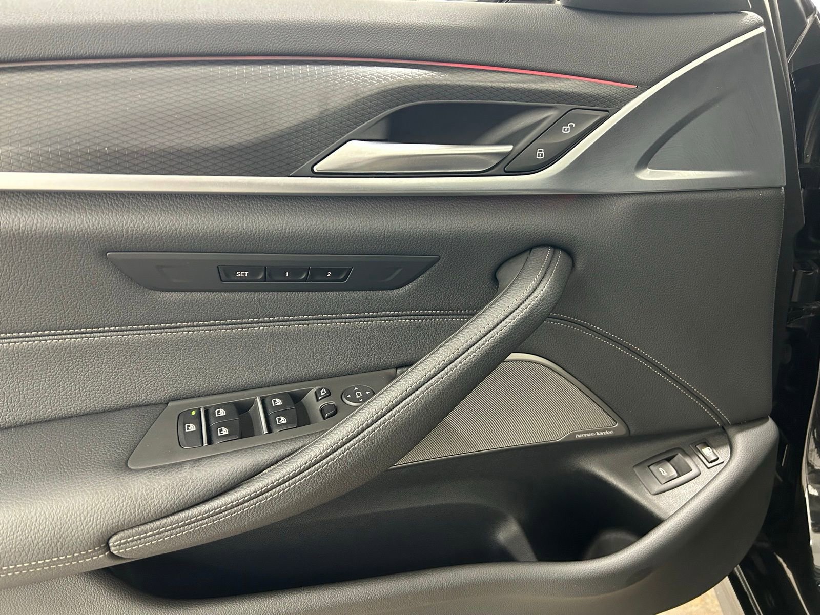 Used 2023 BMW 530e xDrive w/ Premium Package image 26