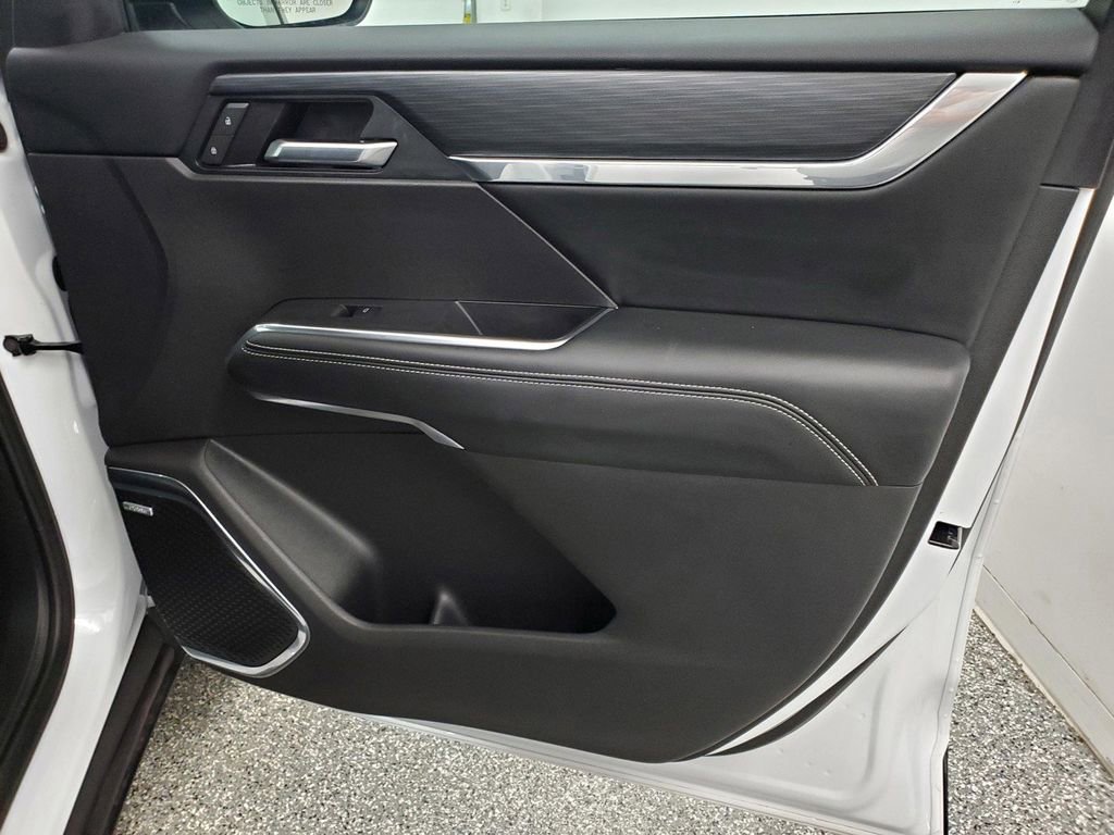 Used 2025 GMC Acadia Elevation image 17