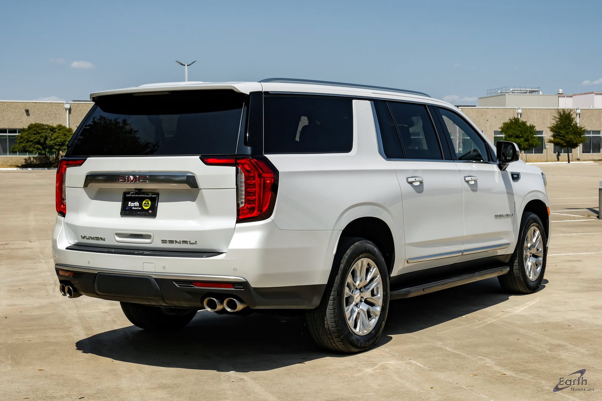 Used 2024 GMC Yukon XL Denali AWD/4WD image 16