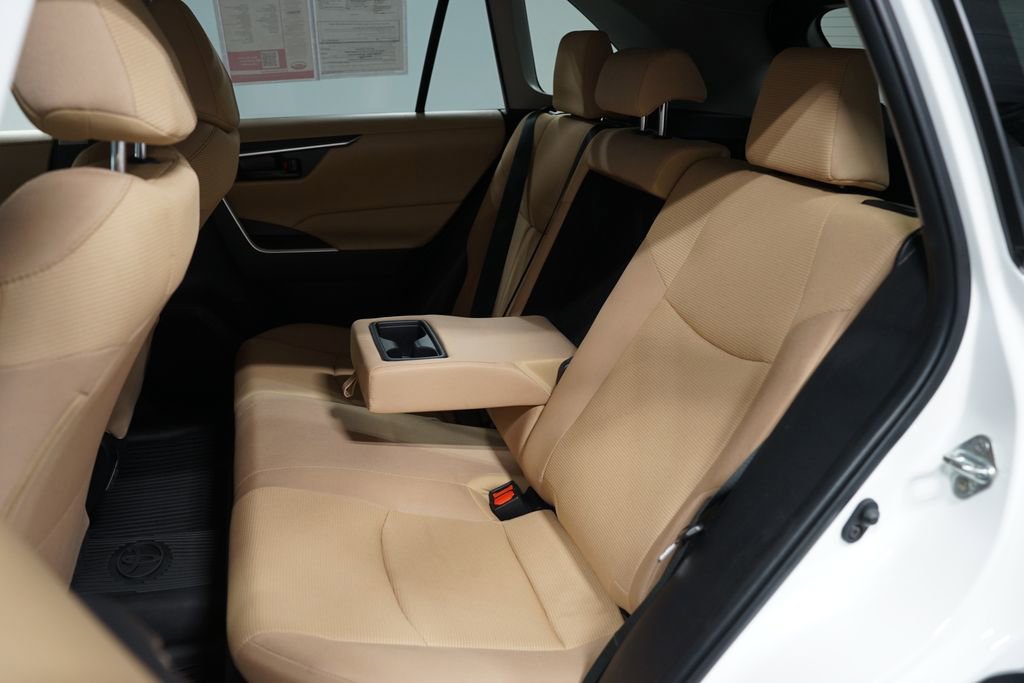 Certified 2025 Toyota RAV4 LE image 27