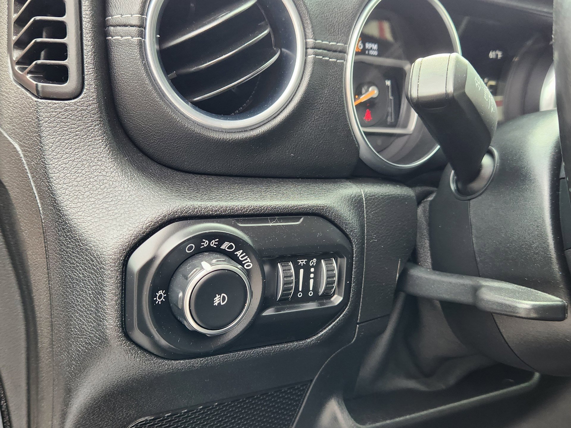 Used 2020 Jeep Wrangler Unlimited Sahara image 12