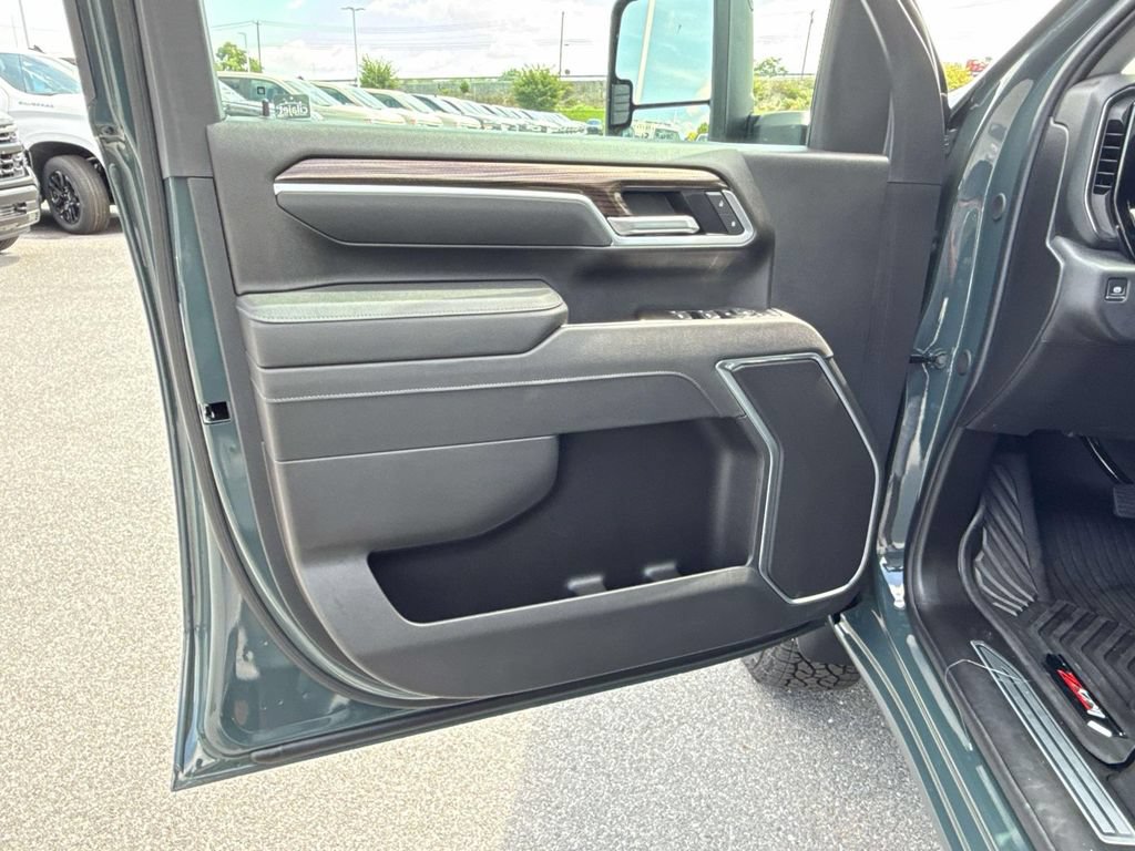 New 2026 Chevrolet Silverado 3500 LT w/ Leather Package AWD/4WD image 8