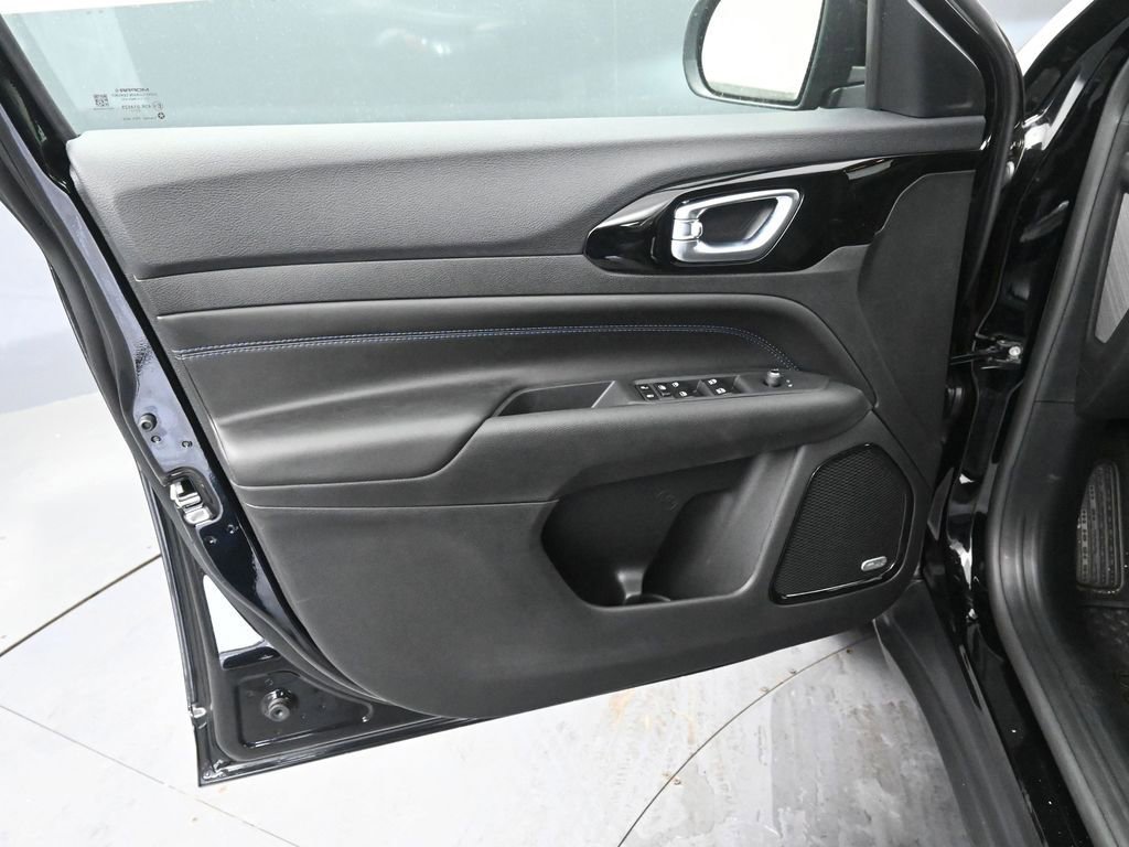 New 2026 Jeep Compass Latitude w/ Sun and Sound Group image 18