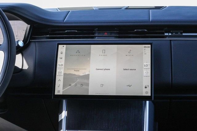 New 2025 Land Rover Range Rover SE image 16