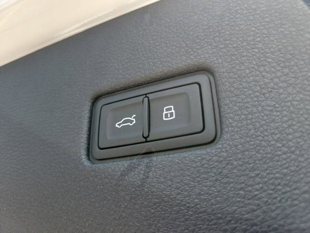 New 2025 Audi Q8 Premium Plus image 31