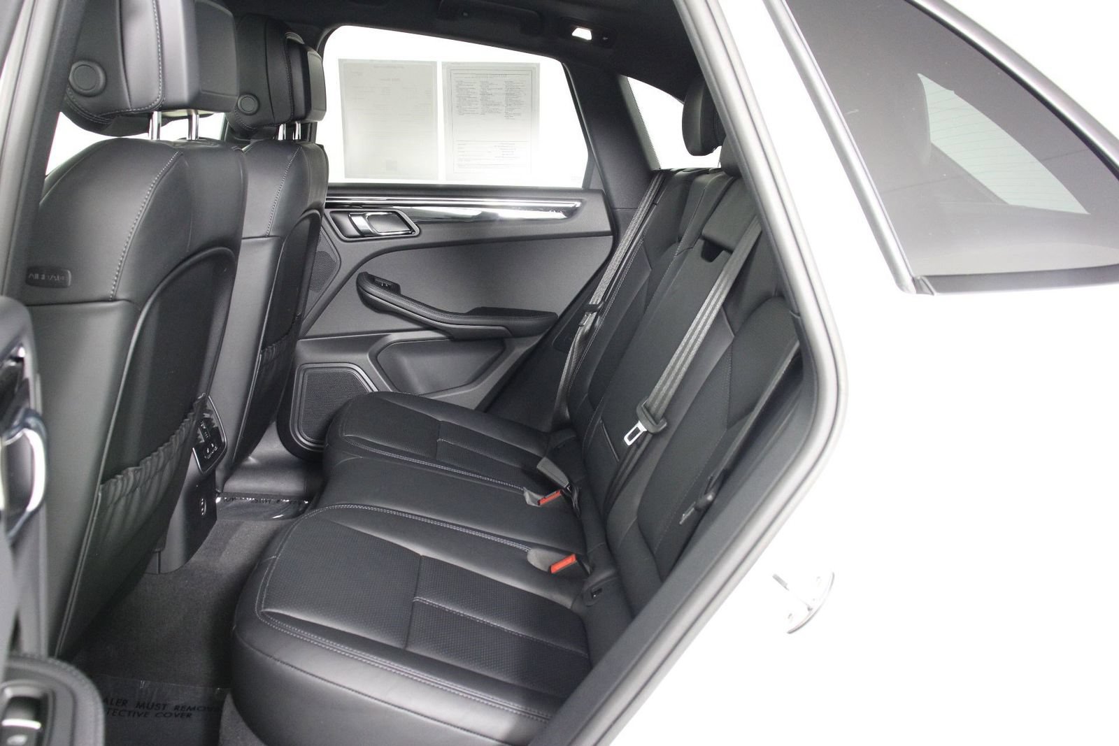 Certified 2026 Porsche Macan AWD/4WD image 33