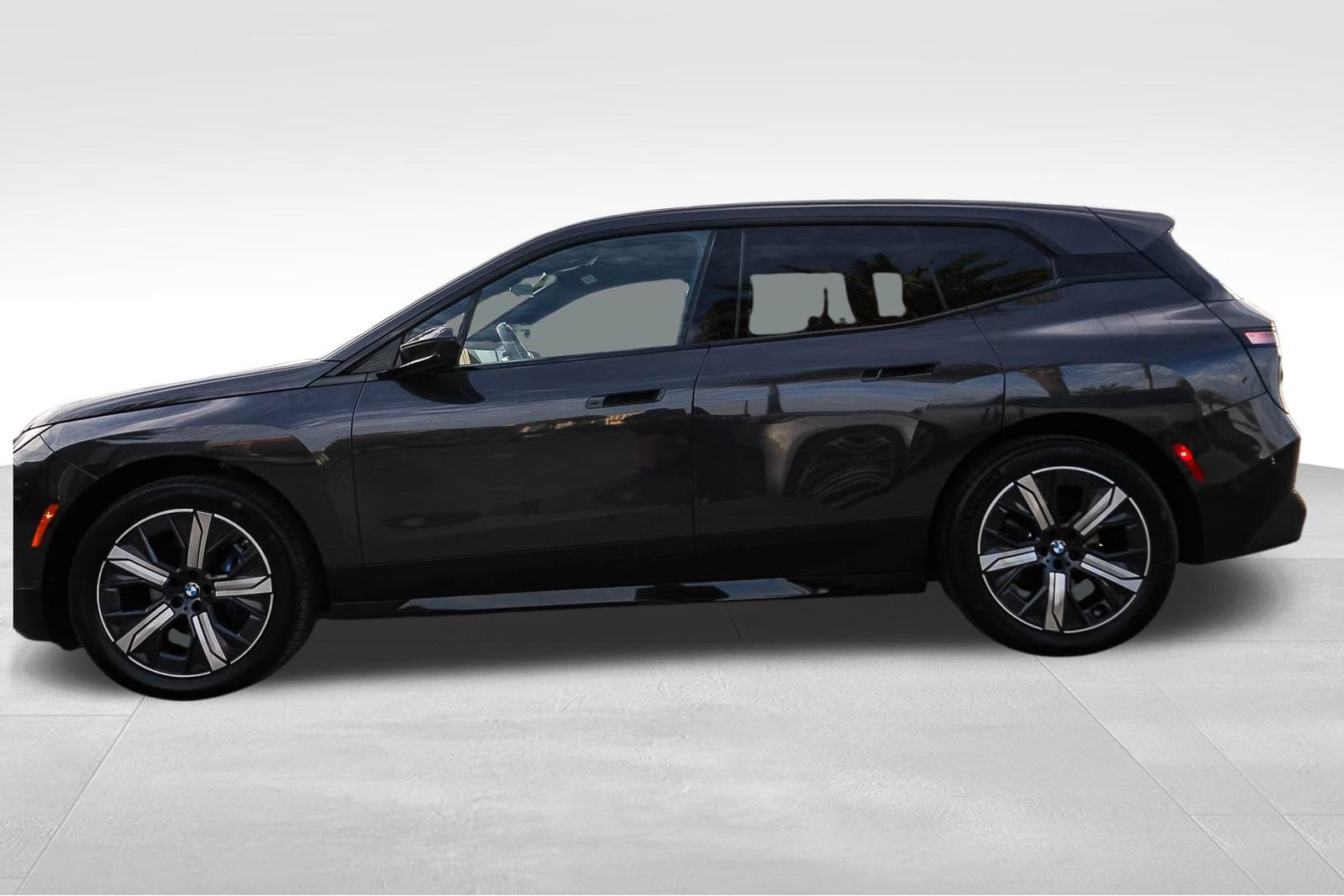 Used 2024 BMW iX xDrive50 w/ Sport Package AWD/4WD image 9