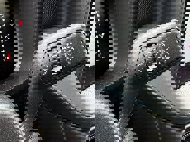 Used 2025 Ford Maverick XL w/ Equipment Group 102A AWD/4WD image 23