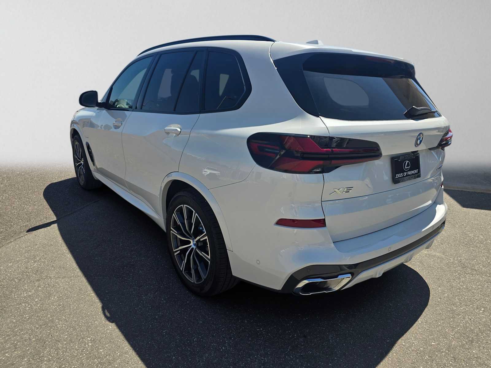 Used 2024 BMW X5 xDrive50e w/ M Sport Package AWD/4WD image 5