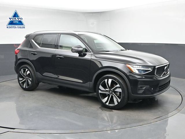 Used 2023 Volvo XC40 B5 Ultimate w/ Protection Package Premier AWD/4WD image 1