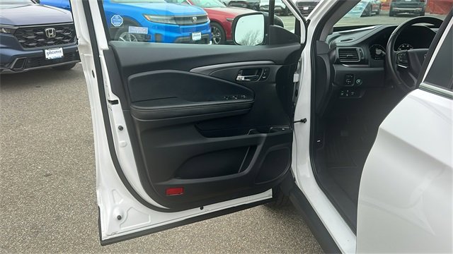 Used 2025 Honda Ridgeline RTL image 8