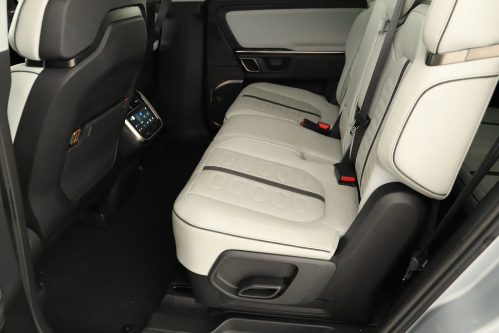 Used 2024 Rivian R1S Adventure AWD/4WD image 33