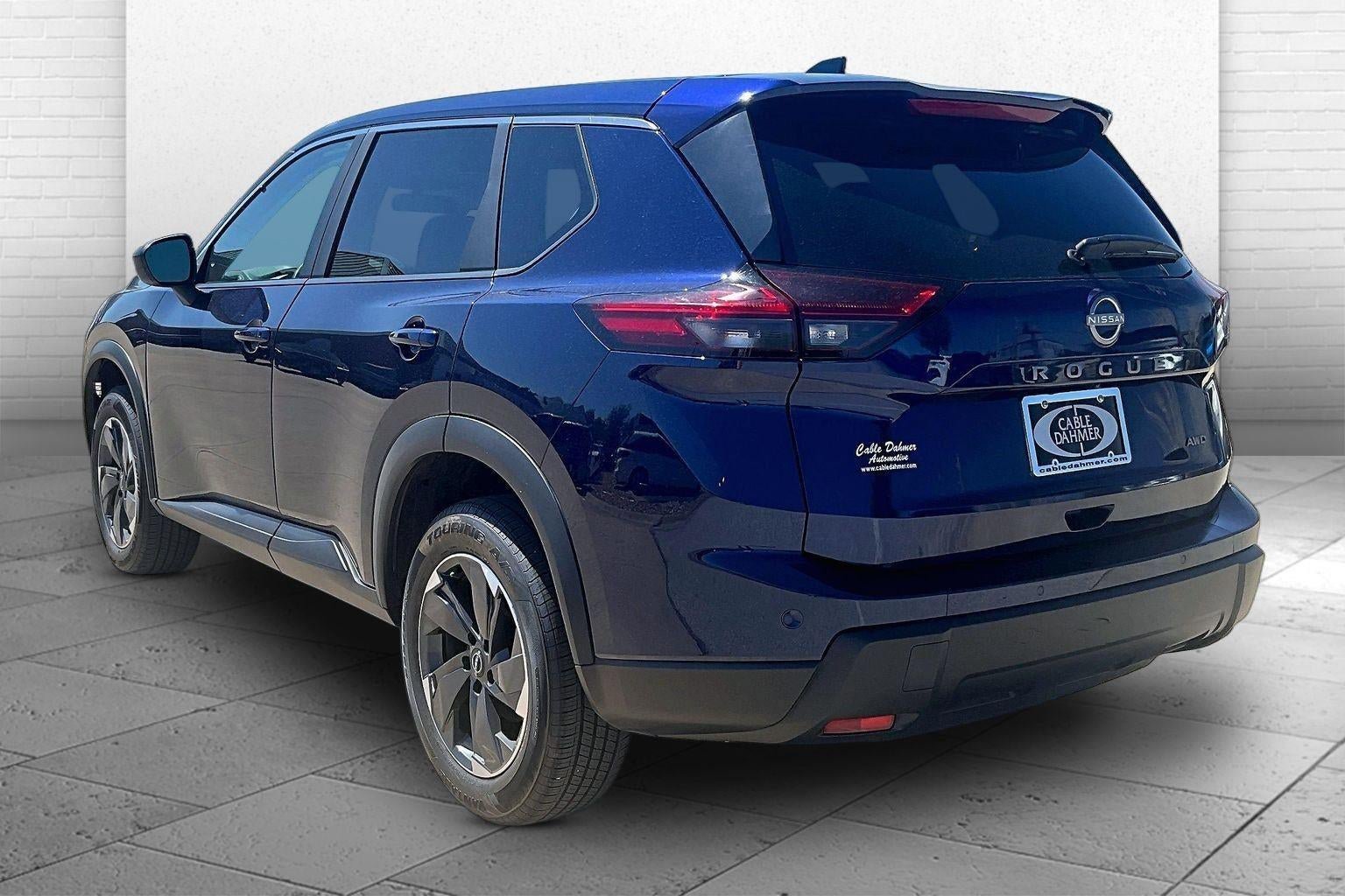 Used 2025 Nissan Rogue SV AWD/4WD image 4