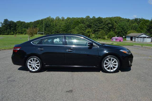 Used 2013 Toyota Avalon Limited FWD image 4