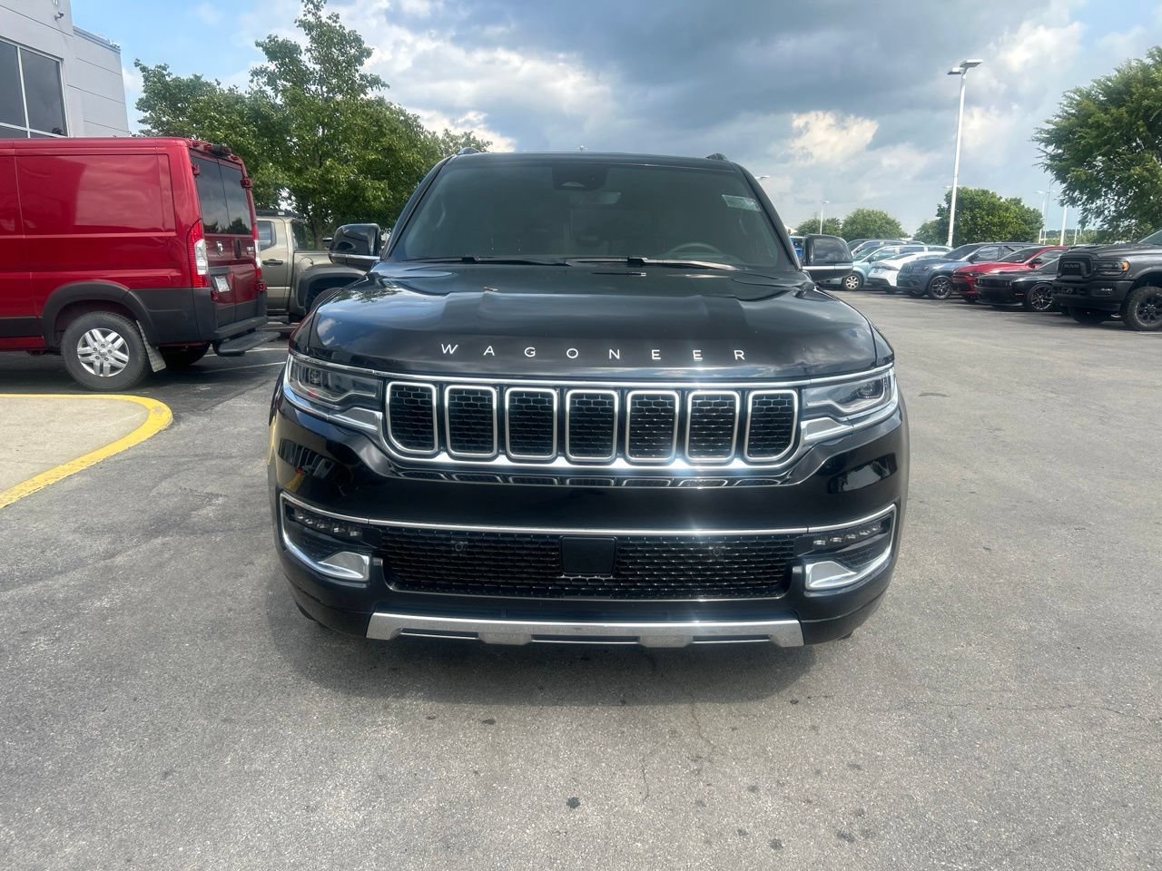 Used 2024 Jeep Wagoneer L Series III w/ Premium Group I AWD/4WD image 8