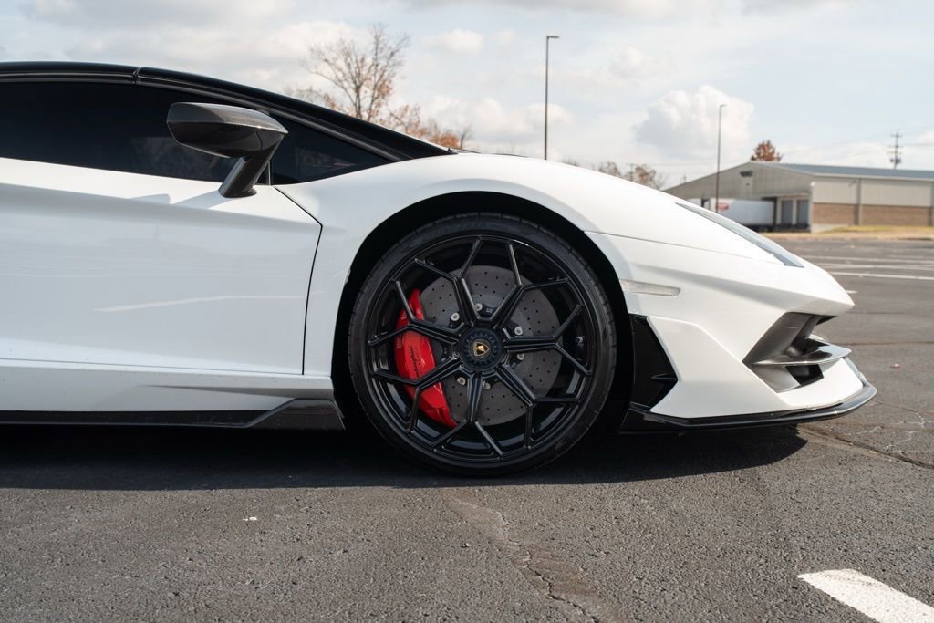 Used 2021 Lamborghini Aventador SVJ image 11
