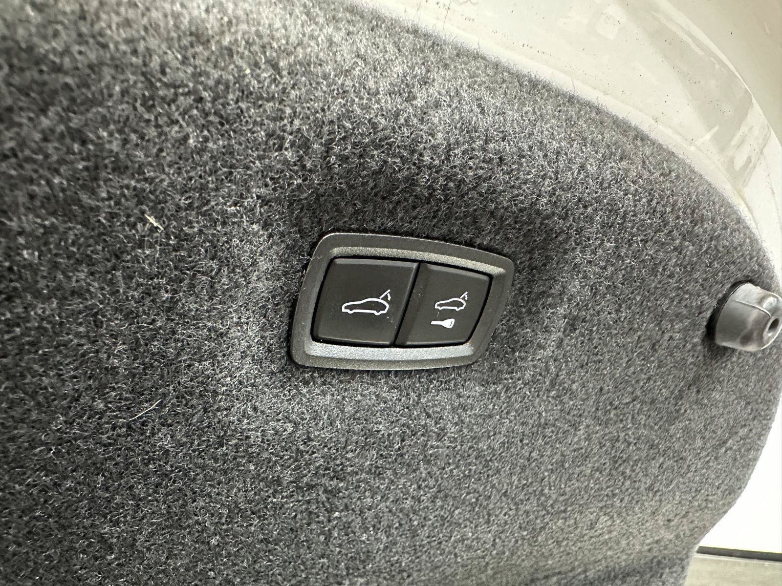 Used 2021 Porsche Taycan RWD image 33